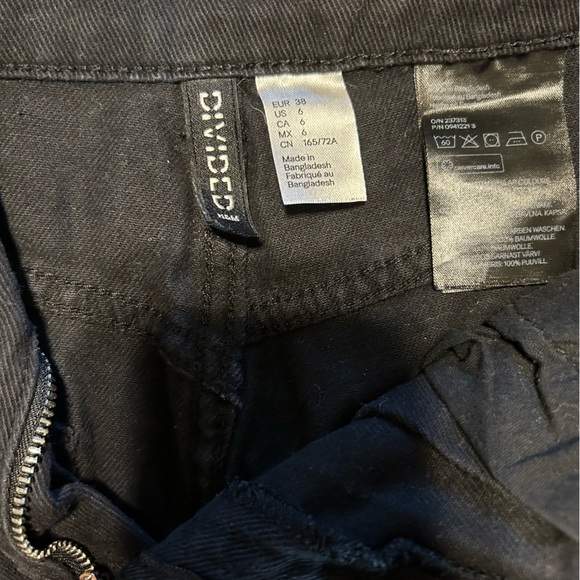 H&M High Waist Black Jean shorts - Picture 3 of 3